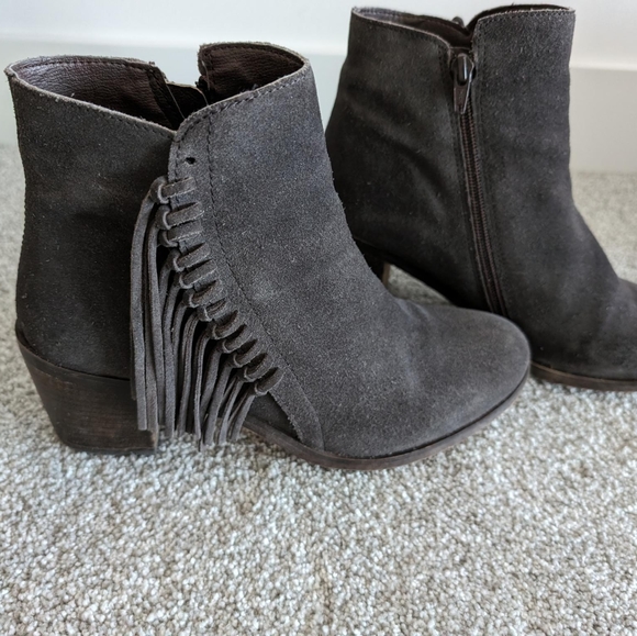 Kenneth Cole Reaction Grey Ankle Boots With Fringe - Picture 2 of 10